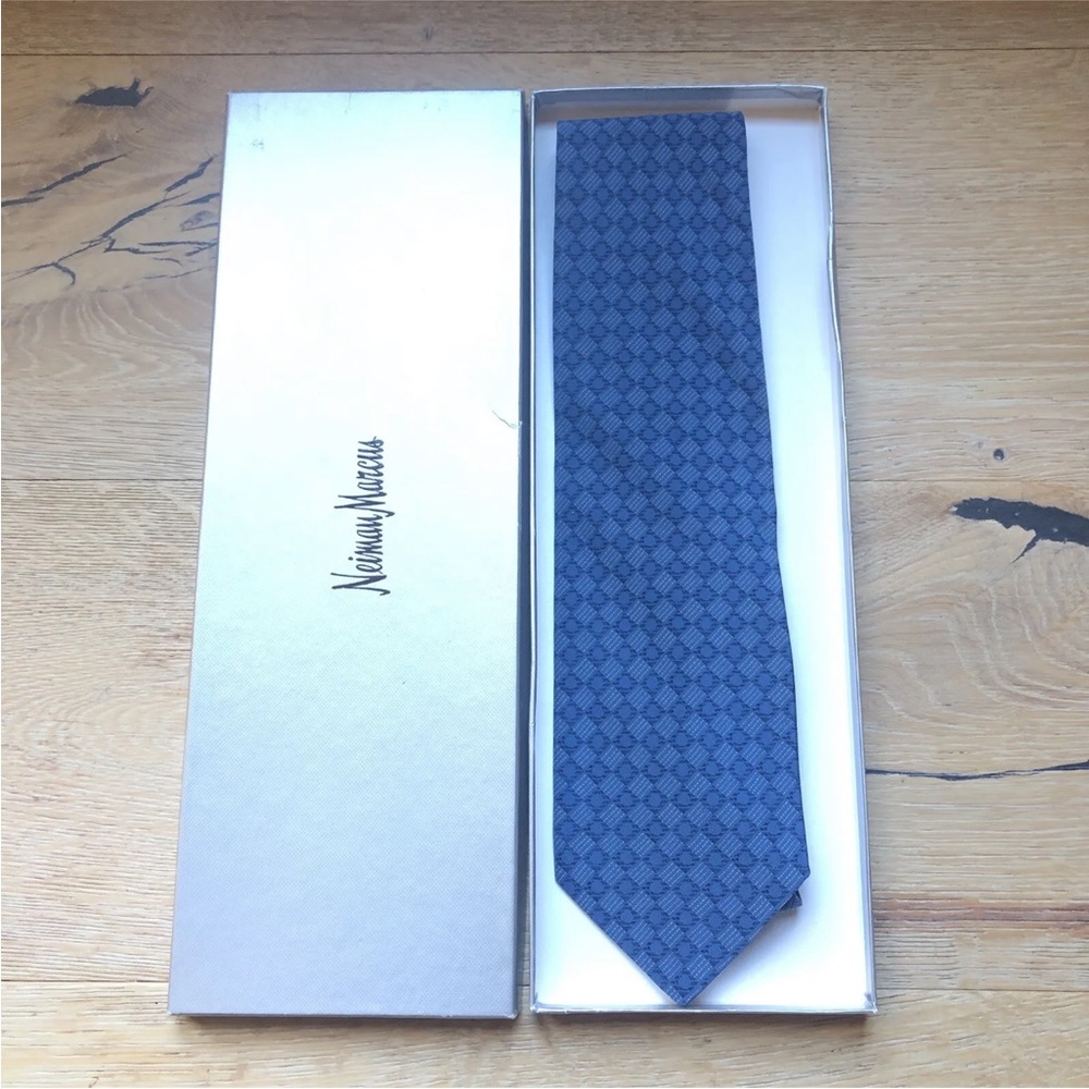 Armani silk tie NEW NWT Giftable price firm!